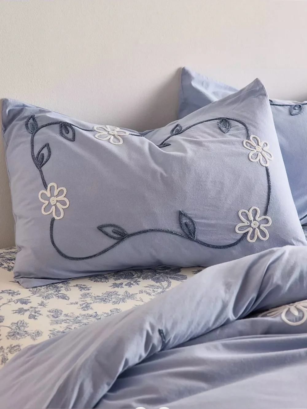 ⭐️NWT Urban Outfitters Falling Vines Embroidered Floral Sham Set Standard Size